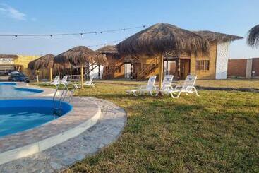 هتل Laguna Camp   Huacho