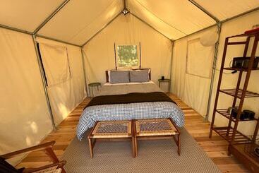 هتل Lopez Farm Cottages & Tent Camping