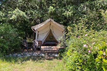 هتل Lopez Farm Cottages & Tent Camping