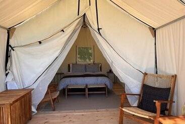 هتل Lopez Farm Cottages & Tent Camping