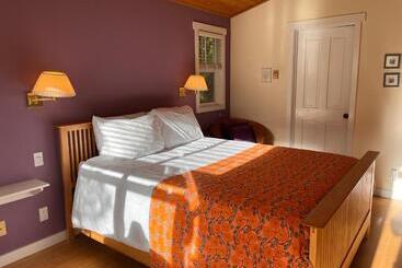 هتل Lopez Farm Cottages & Tent Camping