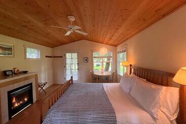 هتل Lopez Farm Cottages & Tent Camping