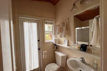 هتل Lopez Farm Cottages & Tent Camping
