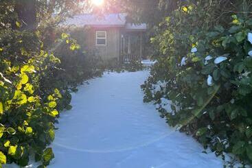 هتل Lopez Farm Cottages & Tent Camping
