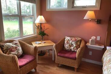 هتل Lopez Farm Cottages & Tent Camping