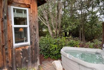 هتل Lopez Farm Cottages & Tent Camping