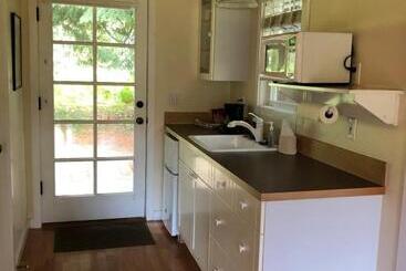 هتل Lopez Farm Cottages & Tent Camping
