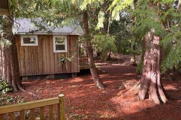 هتل Lopez Farm Cottages & Tent Camping