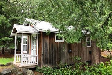 هتل Lopez Farm Cottages & Tent Camping