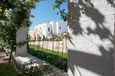 هتل Masseria Santo Scalone