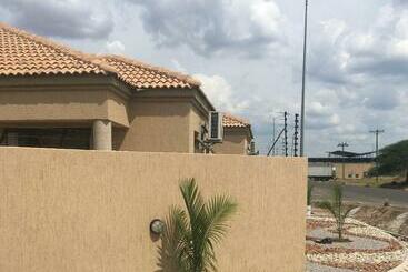 تختخواب و صبحانه Infinity Bnb Gaborone