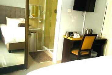 تختخواب و صبحانه Infinity Bnb Gaborone