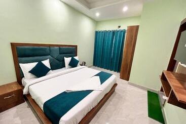 هتل D Socialz Hostel