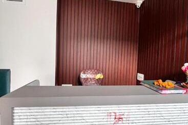 هتل D Socialz Hostel