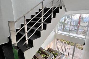 هتل D Socialz Hostel