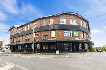 هتل Queanbeyan Canberra