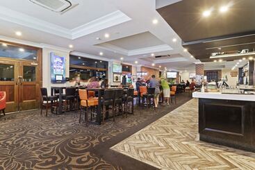 هتل Queanbeyan Canberra