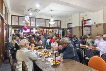 هتل Queanbeyan Canberra