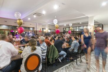 هتل Queanbeyan Canberra