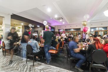 هتل Queanbeyan Canberra