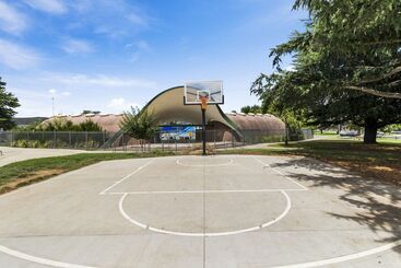 هتل Queanbeyan Canberra