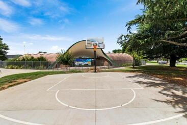 هتل Queanbeyan Canberra