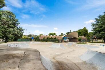 هتل Queanbeyan Canberra