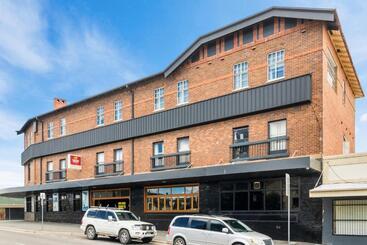 هتل Queanbeyan Canberra