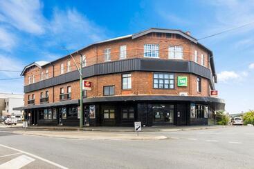 هتل Queanbeyan Canberra