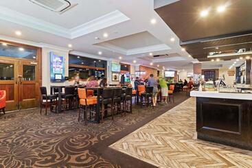 هتل Queanbeyan Canberra