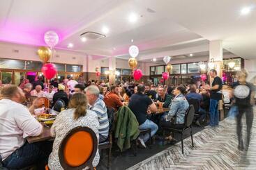 هتل Queanbeyan Canberra