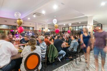 هتل Queanbeyan Canberra