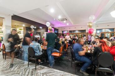 هتل Queanbeyan Canberra