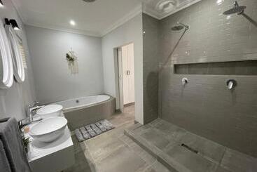 پانسیون Guest House On Gillian Unit 6