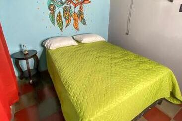 פנסיון Hostal Casa Luna