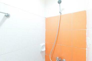 Reddoorz Hostel @ Molino Beach Resort
