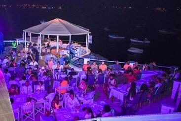 هتل Falucho Paradise Beach