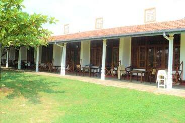 酒店 White Sand Beach Nilaveli