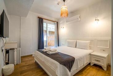 Londi̇a Otel