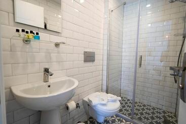 Londi̇a Otel