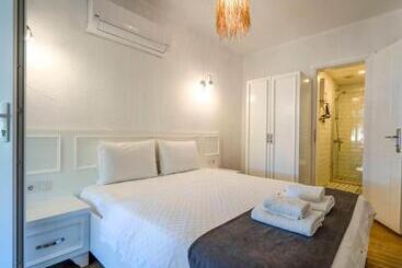 Londi̇a Otel