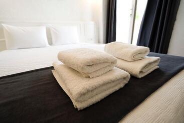 Londi̇a Otel
