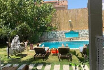 Londi̇a Otel