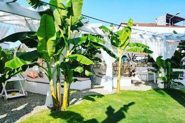 Londi̇a Otel