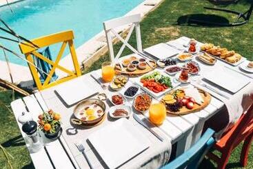 Londi̇a Otel