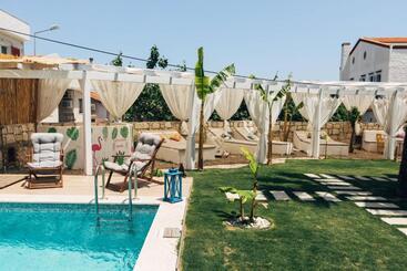 Londi̇a Otel