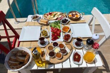 Londi̇a Otel