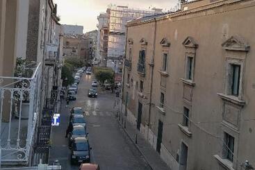 پانسیون 384 Guesthouse Rooms & Suite Enna