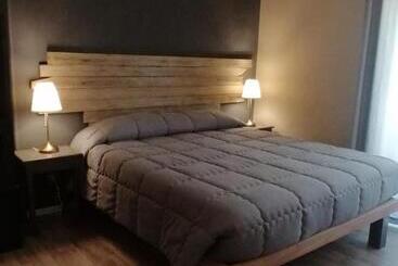 پانسیون 384 Guesthouse Rooms & Suite Enna
