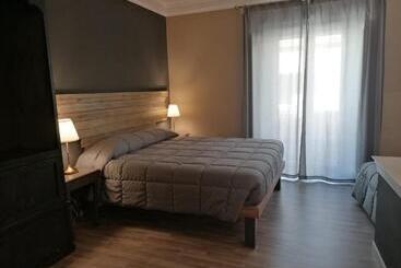 پانسیون 384 Guesthouse Rooms & Suite Enna